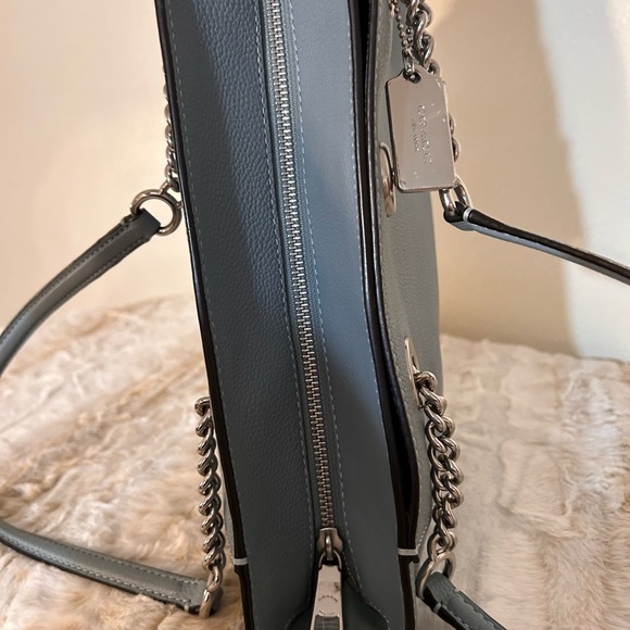 Gorgeous Coach NWOT Pebble Leather Turnlock Chain Strap Tote. Zipper closure. - Picture 4 of 7